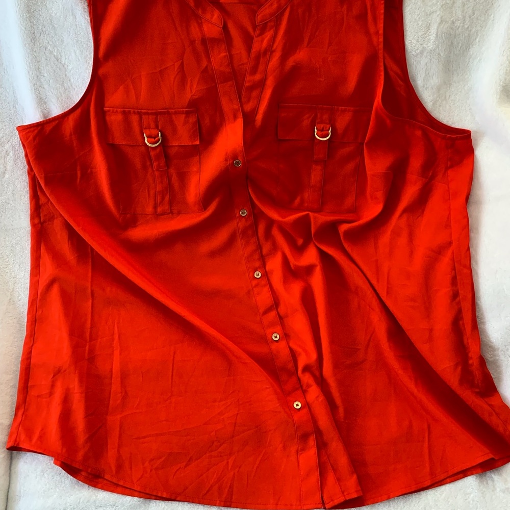Calvin Klein Sleeveless Crew Button Down Blouse